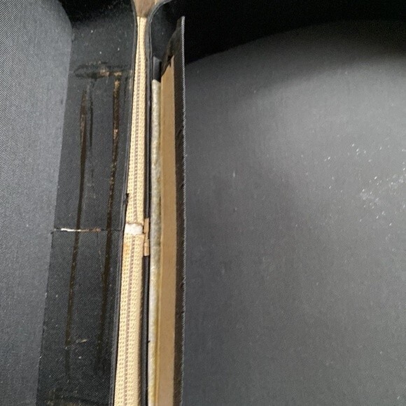 Daisy Marc Jacobs Gold Zipper Handbag Cosmetic Travel Case Only - Picture 10 of 10